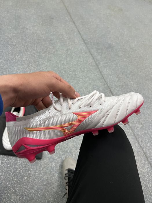 Ghete de fotbal mizzuno made in japan marimea 44.5 aduse din japonia (le vand ca mi s mari)