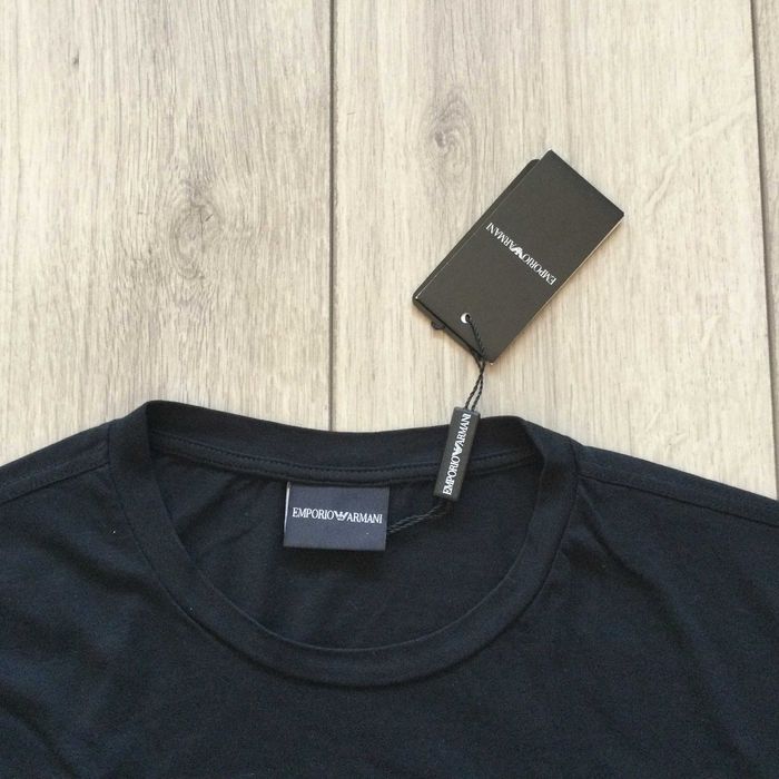 НОВА 100 % оригинална черна памучна тениска EMPORIO ARMANI размер XL