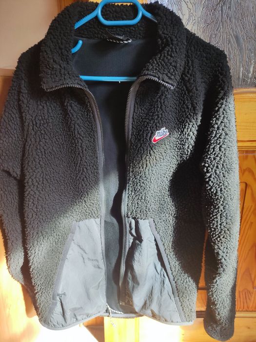 Продам подростковую куртку Nike