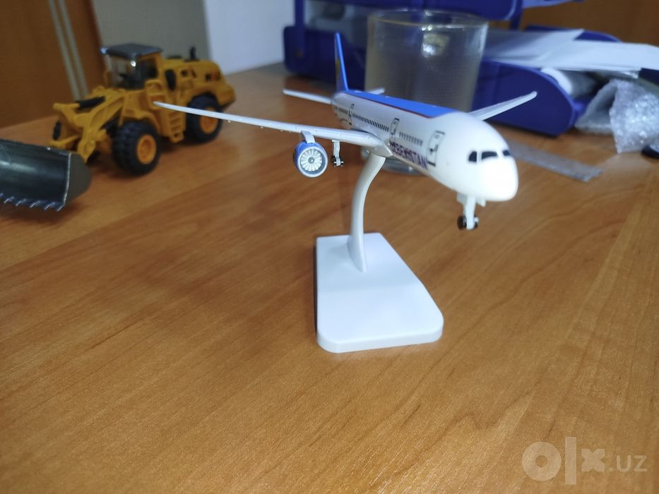Boeing 787 shassisi bilan birga