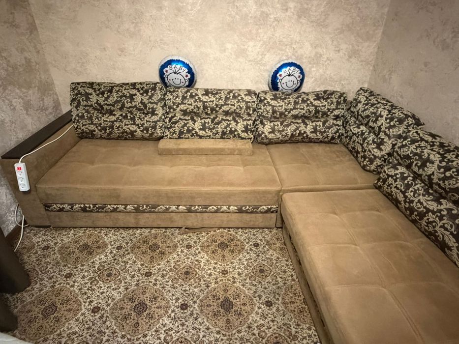 Диван угловой продается