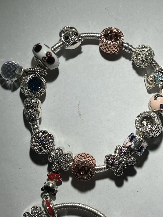 Bratari originale Pandora cu charmuri originale Pandora