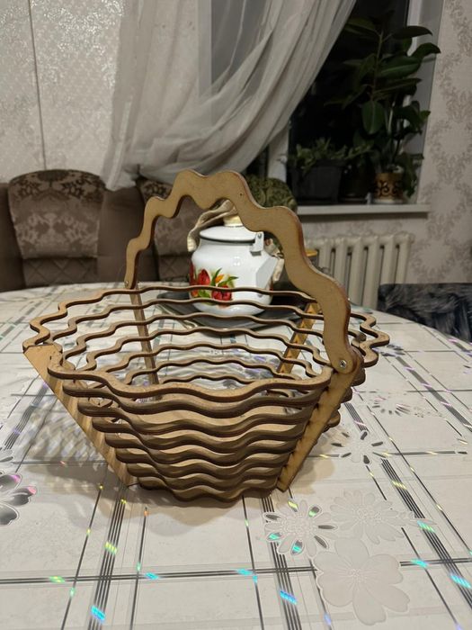 Продам корзину деревянную