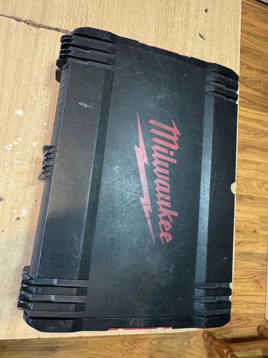 Акумулаторна нитачка Milwaukee M 12