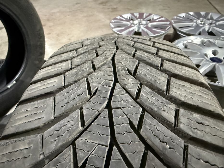 4бр. ОТЛИЧНИ Зимни Гуми 195/65R/15-CONTINENTAL-DOT:2225+4323*8.5м+6.8м