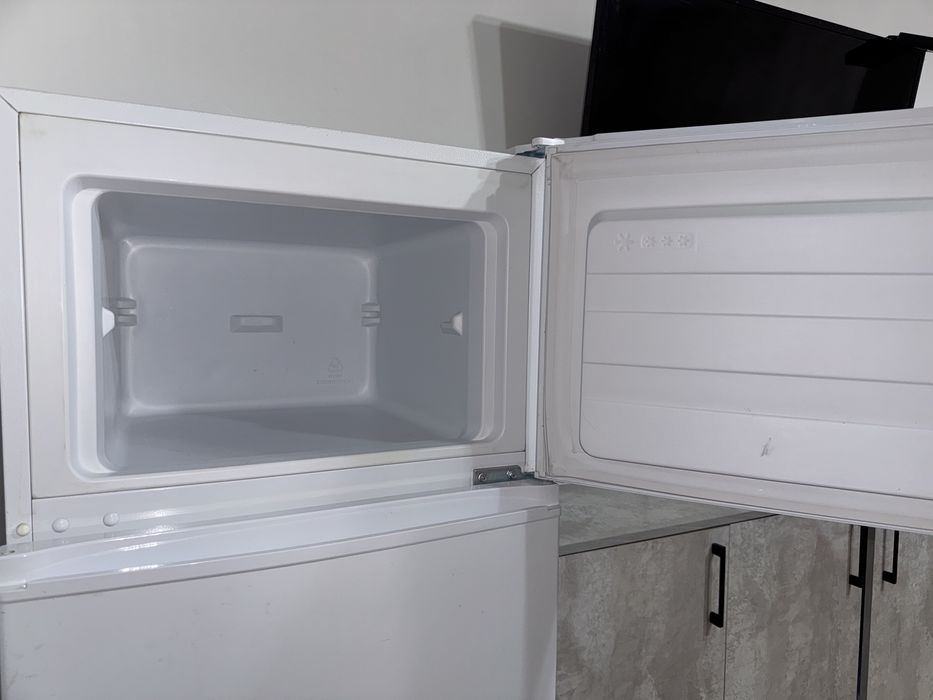 Холодильник , холодиник , морозильник