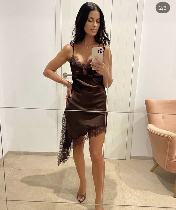 Сатенена рокля по модел на Zara