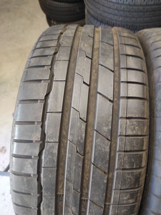 255/35/20 Hankook