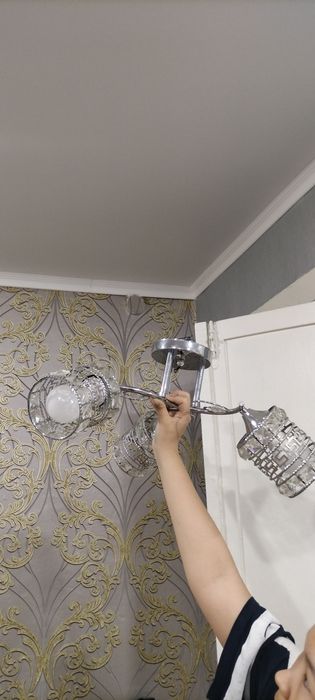 Люстра на 3 плафона.