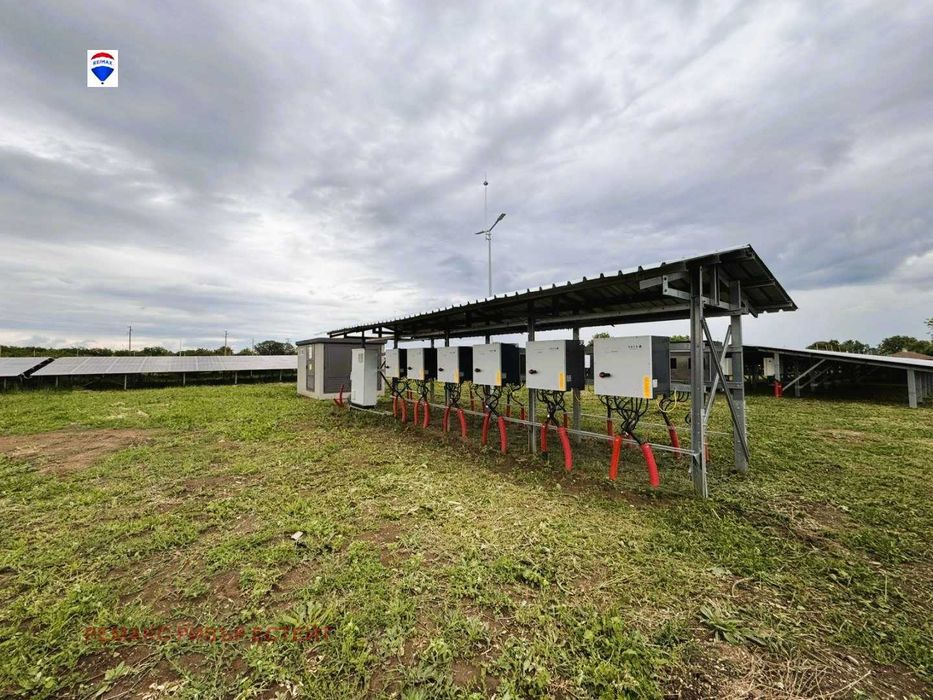 Фотоволтаична централа + ресторант с басейн и лятна градина