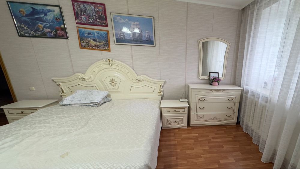 Продам спальный гарнитур