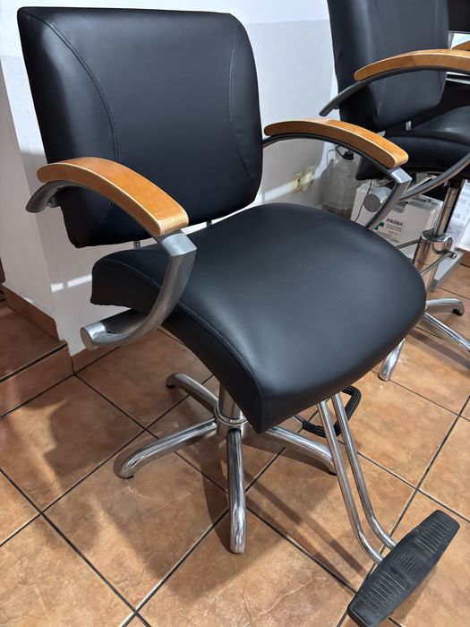 Vand 3 scaune pentru salon coafura