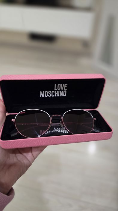 Дамски слънчеви очила Love Moschino