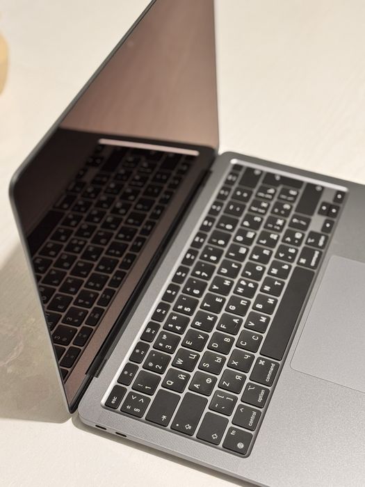 Продам MacBook Air M1 8/256 GB 13’