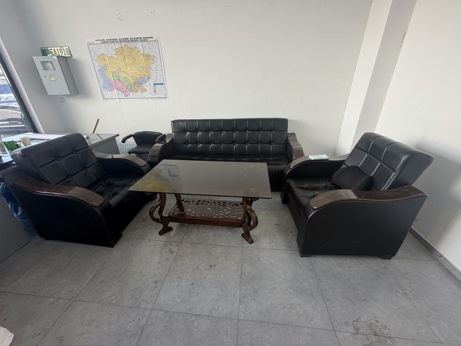 srochna kojinniy mebel stol sotiladi