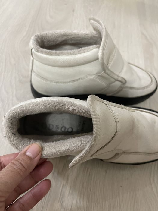 Продам белые сапожки  Весна осень