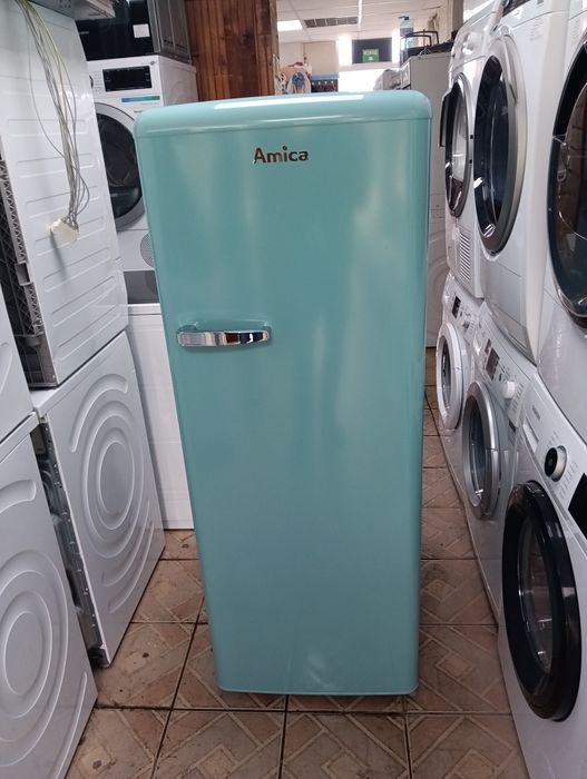 Като  нов  голям синьо зелено хладилник Amica  с две години Гаранция!