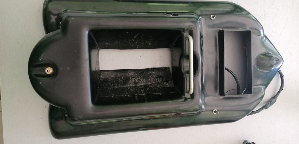 Корпус за лодка за захранка