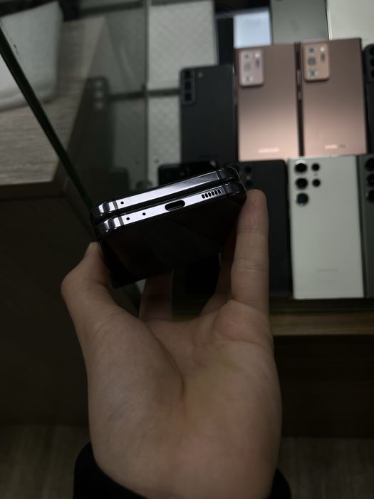 Samsung Z flip5 5G