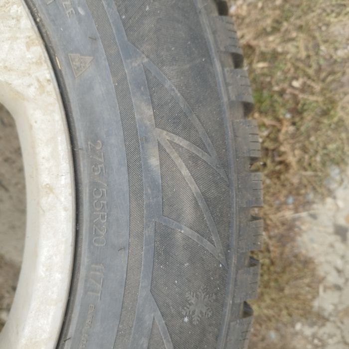 Зимние шины дисками 275/55 R20
