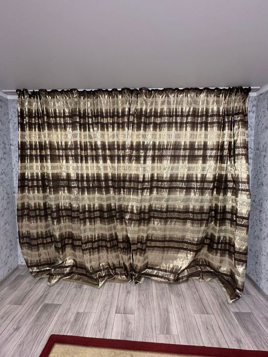 Шторы  2  штуки.