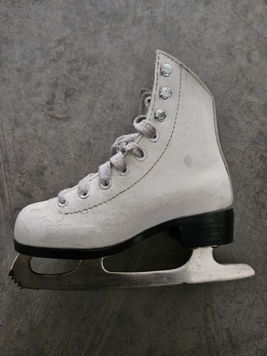 Продам детские коньки Graf.