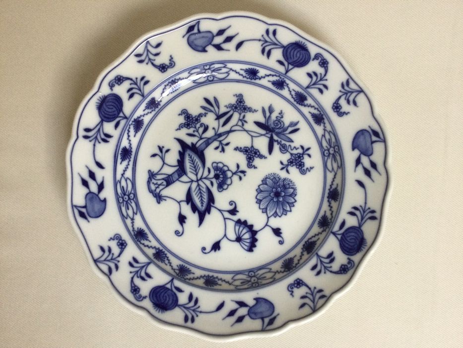Продавам оригинална чиния Майсен шарка Лук преди 1924 г.