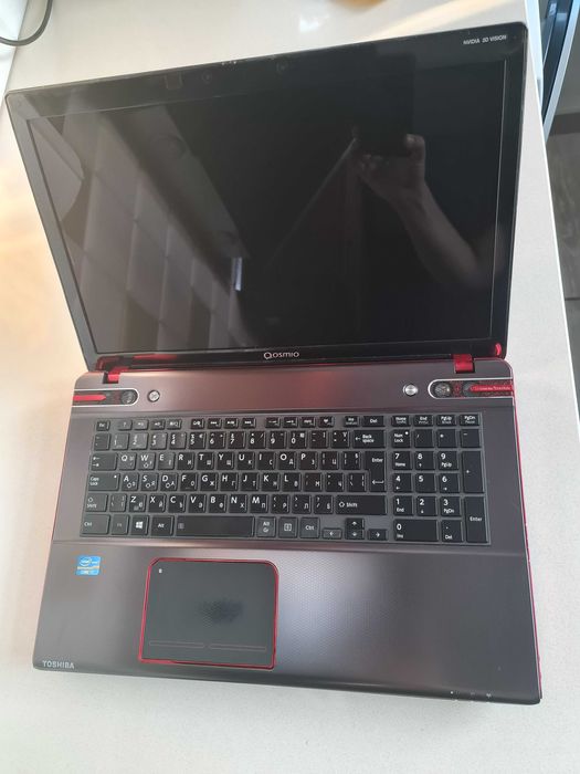 Лаптоп 3D Toshiba Qosmio X870