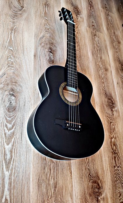 Skidka  Rossiyiskiy. Garantiya. Gitara  + mediator  + dastavka yandeks