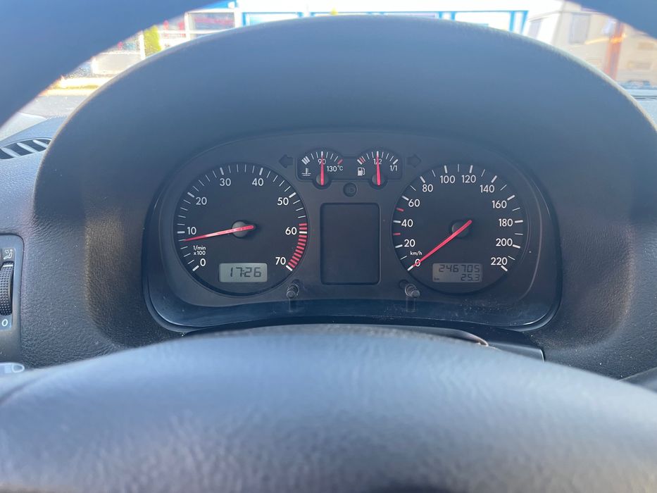 Volkswagen Golf 2002 benzină, 1.207 € — imagine 5