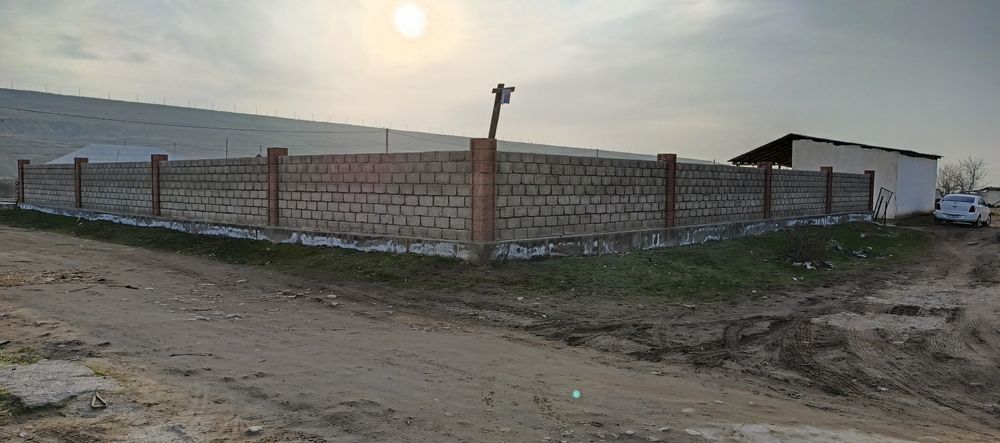 Deska pastki tomon 10 sotix 2 xona uyibilan 3 xona fundamint quyilgan