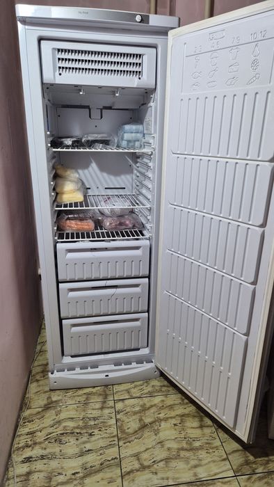 Вертикальная морозильная камера