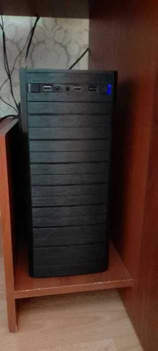 Настольный компьютер+Монитор+клавиатура+мышка+Колонки для компьютера.