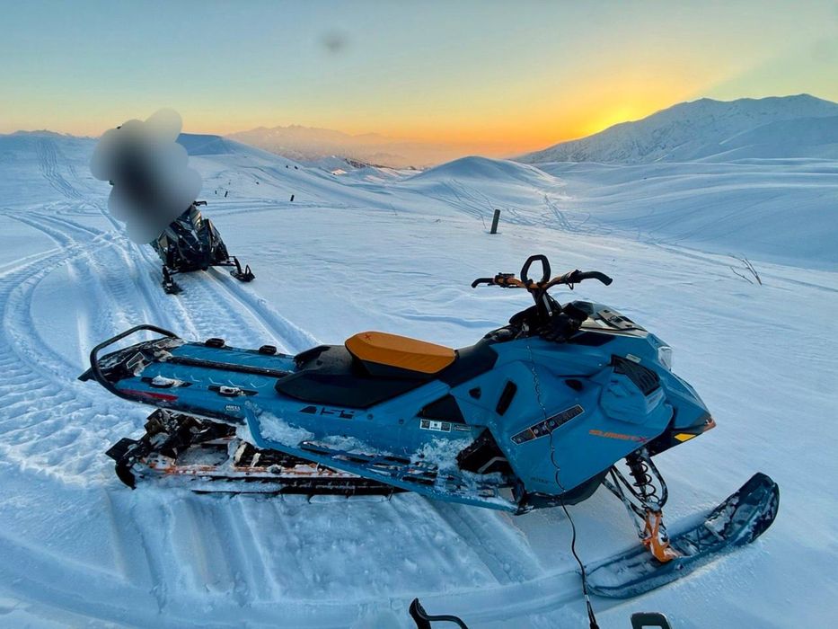 Продается снегоход SUMMIT.X