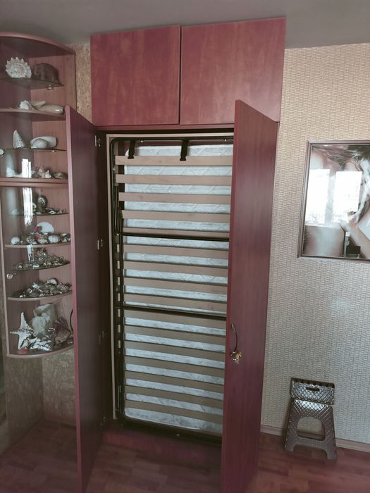 Падащо легло в гардероб