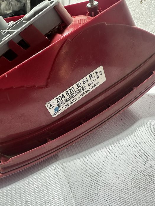 Фонарь задний правый Mercedes w204