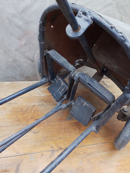 Mașinuță veche cu pedale, anii 70