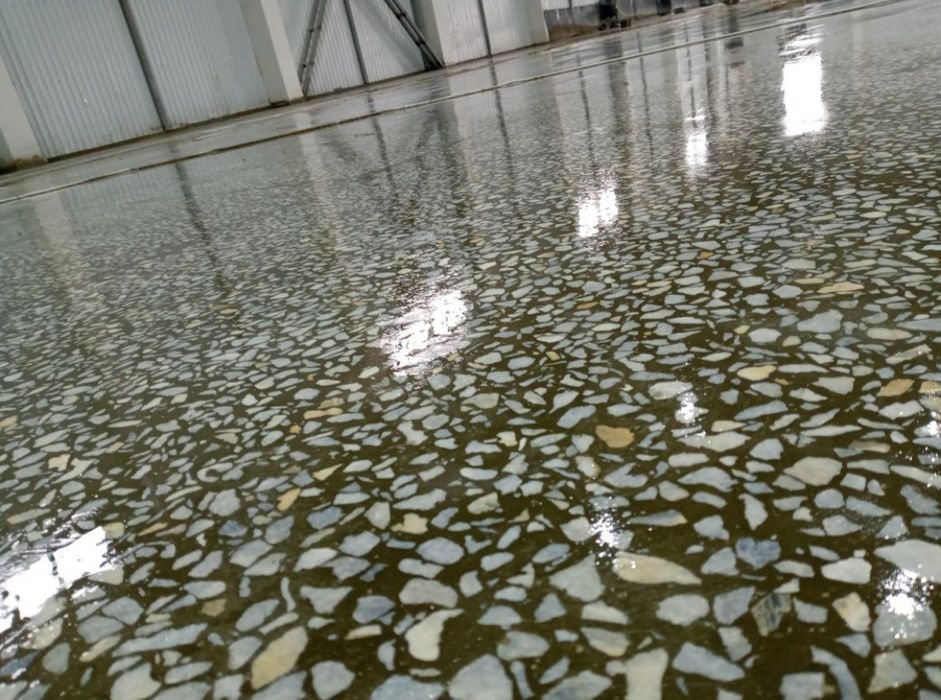 Мазайка из мраморной крошки
стяжка, шлифовка,
полировка.
под маяк, шли