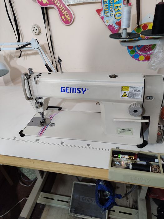 Продаю швейная машинка