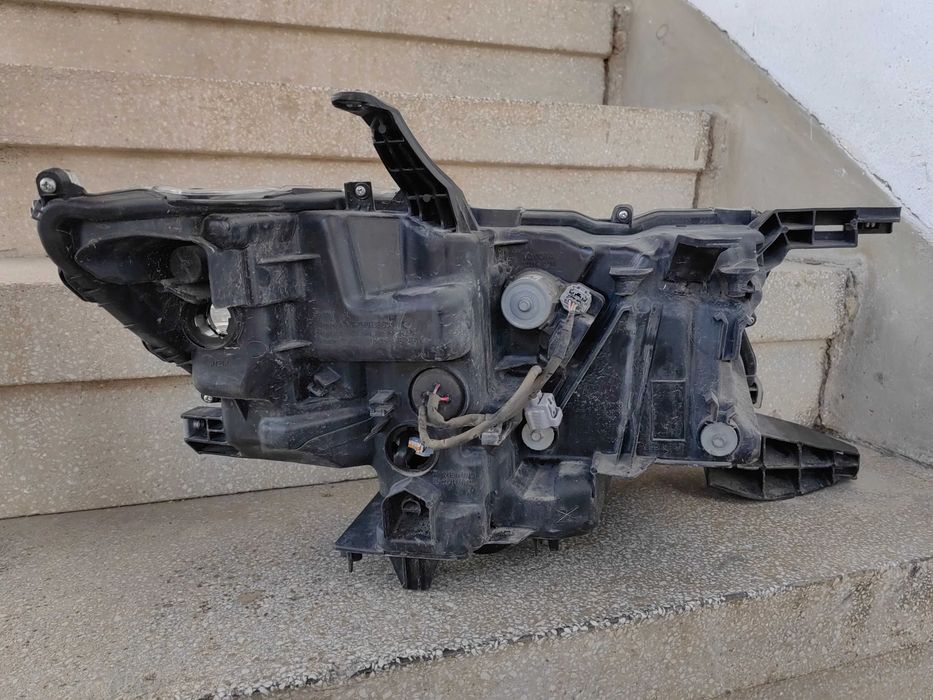 Фар Toyota Land Cruiser FJ150 Prado LED ляв