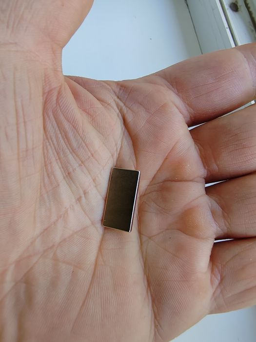 Магниты для сьемного монтажа.