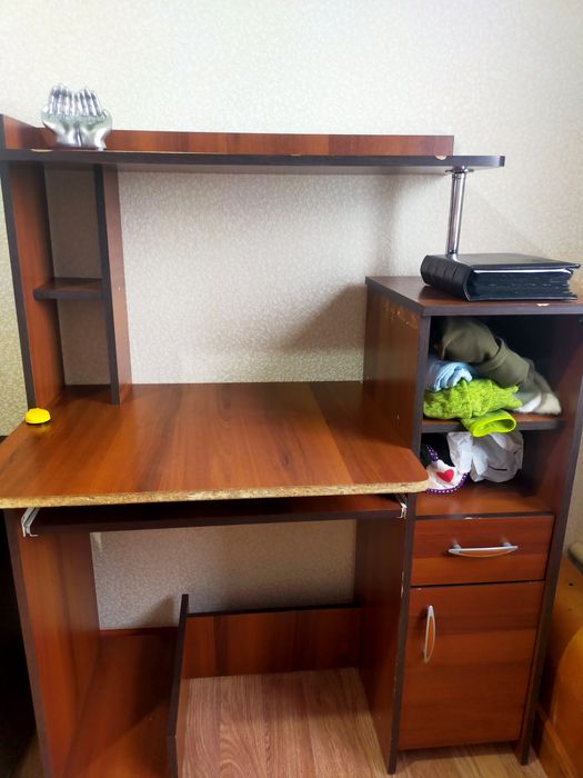 Продам компьютерный стол