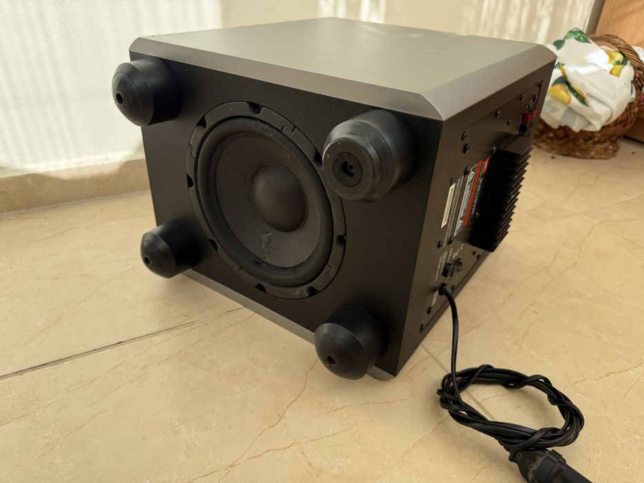 JBL SUB 140 8” активен субуфер