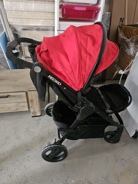 Cărucior copil Recaro – negru cu copertină roșie