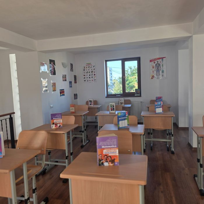 Închiriez spațiu pentru cursuri, evenimente, meditații, conferințe, sală 65 m2. Zona Cap. Petre Costescu, lângă Liceul Dacia . Preț 100 lei/ oră
