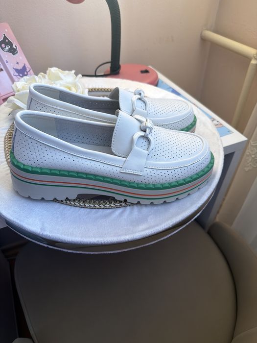 Продам женские туфли размер 40