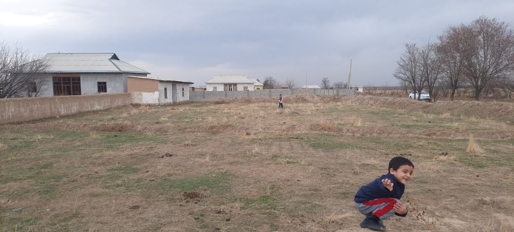 Srochana sotiladi Turar joy 24 sotix uchastka jizzax viloyati zomin tu