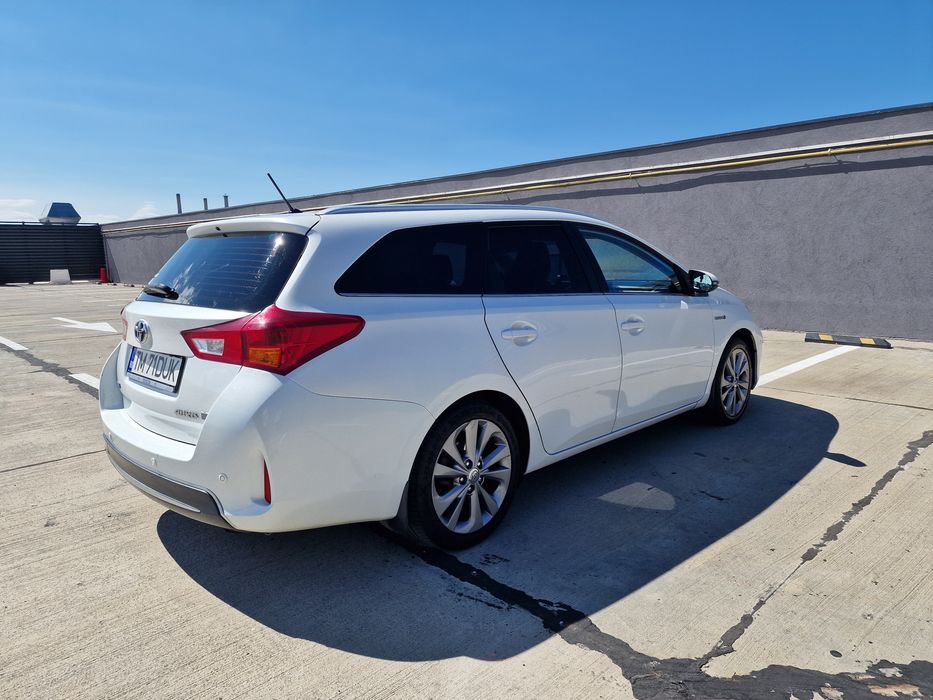 Toyota Auris 1.8 Benzina+Hybrid (baterie nouă)
