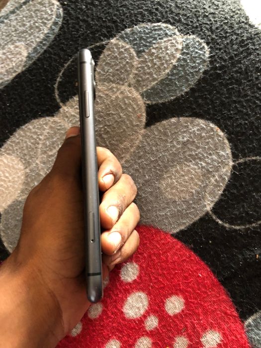 iPhone 11 prodava se 150лв