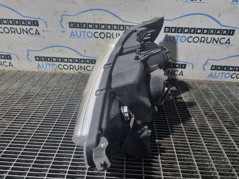 Far Dreapta Mitsubishi ASX 2010 - 2012 SUV 4 Usi (1336) Cu lupă